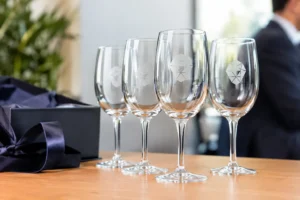 Como personalizar taças para eventos corporativos